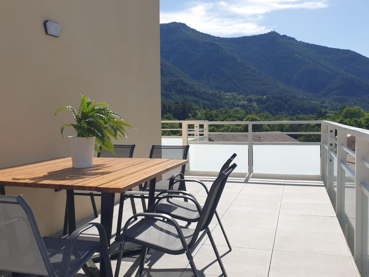 Appartement neuf, avec vue montagnes. Die Extérieur photo