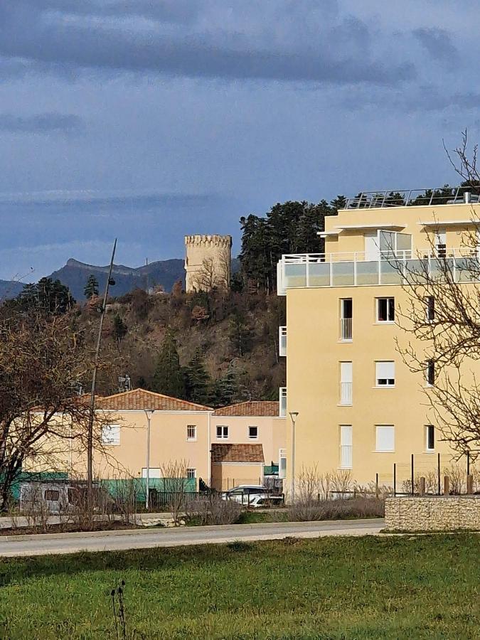 Appartement neuf, avec vue montagnes. Die Extérieur photo